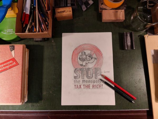 Foto der finalen Entwurfsskizze in rot und scharz, ausgeführt in Blei- und Buntstift. Man sieht die bekannte laufende Uncle Pennybag Memefigur des Monopoly Spieles auf einem Verbotsschild mit dem Text STOP the monopoly: TAX THE RICH!